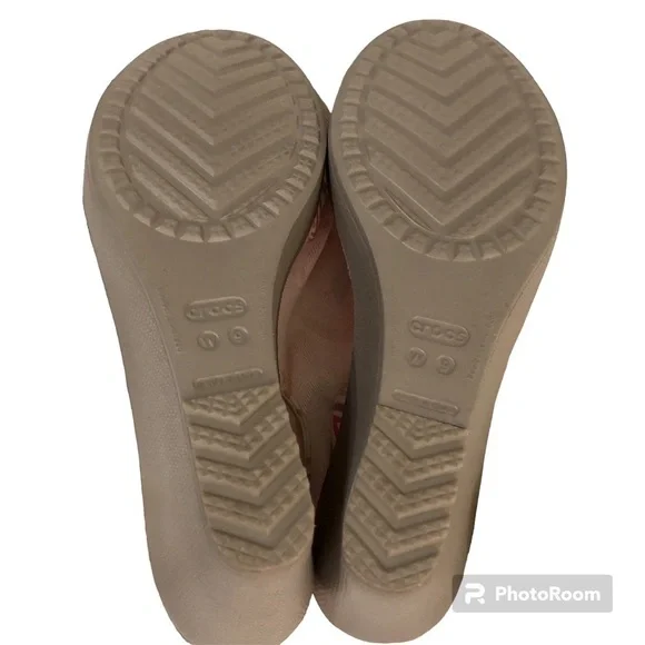 Crocs Leigh Fabric Multicolor Geometric Ankle Strap Platform Wedge Sandal Size 9 - Picture 12 of 13